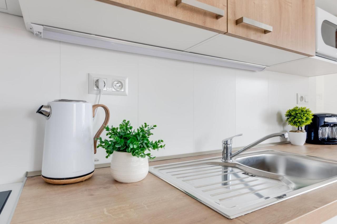 Modern, Bright And Spacious Apartment Прага Экстерьер фото