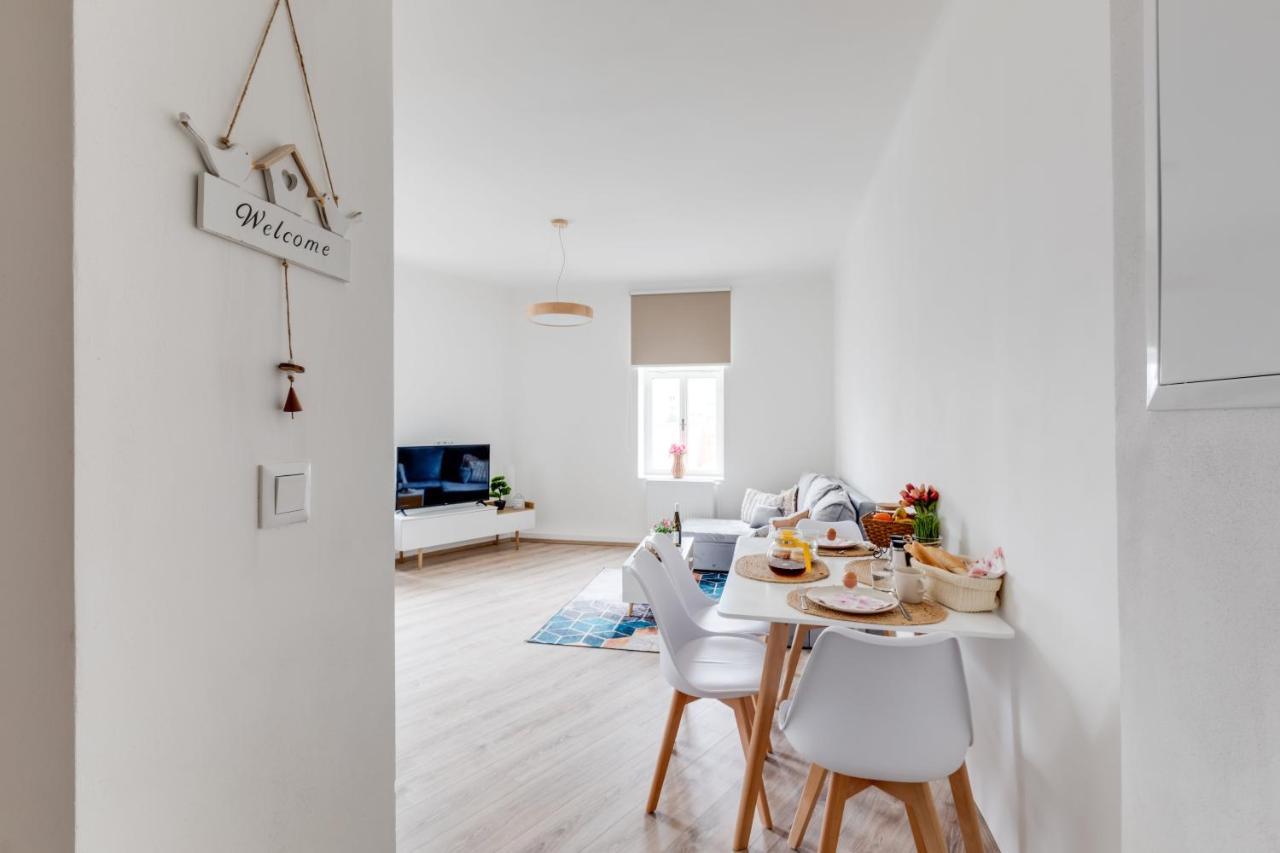 Modern, Bright And Spacious Apartment Прага Экстерьер фото