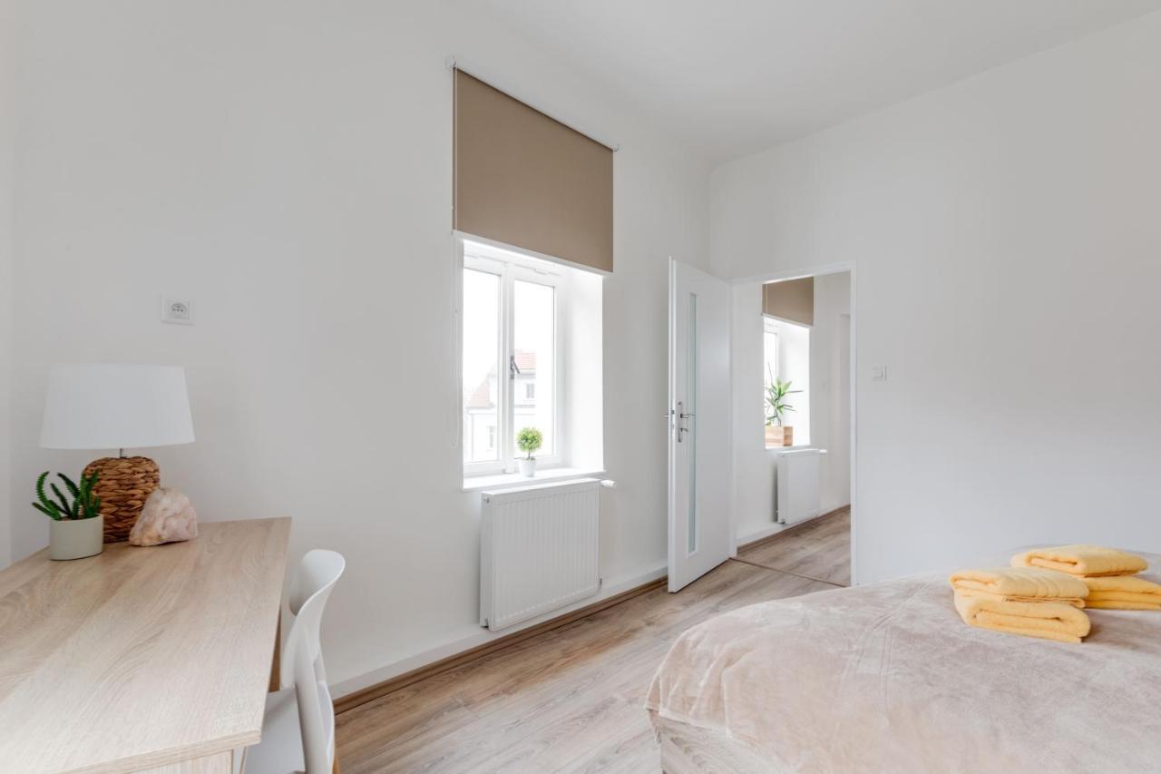Modern, Bright And Spacious Apartment Прага Экстерьер фото