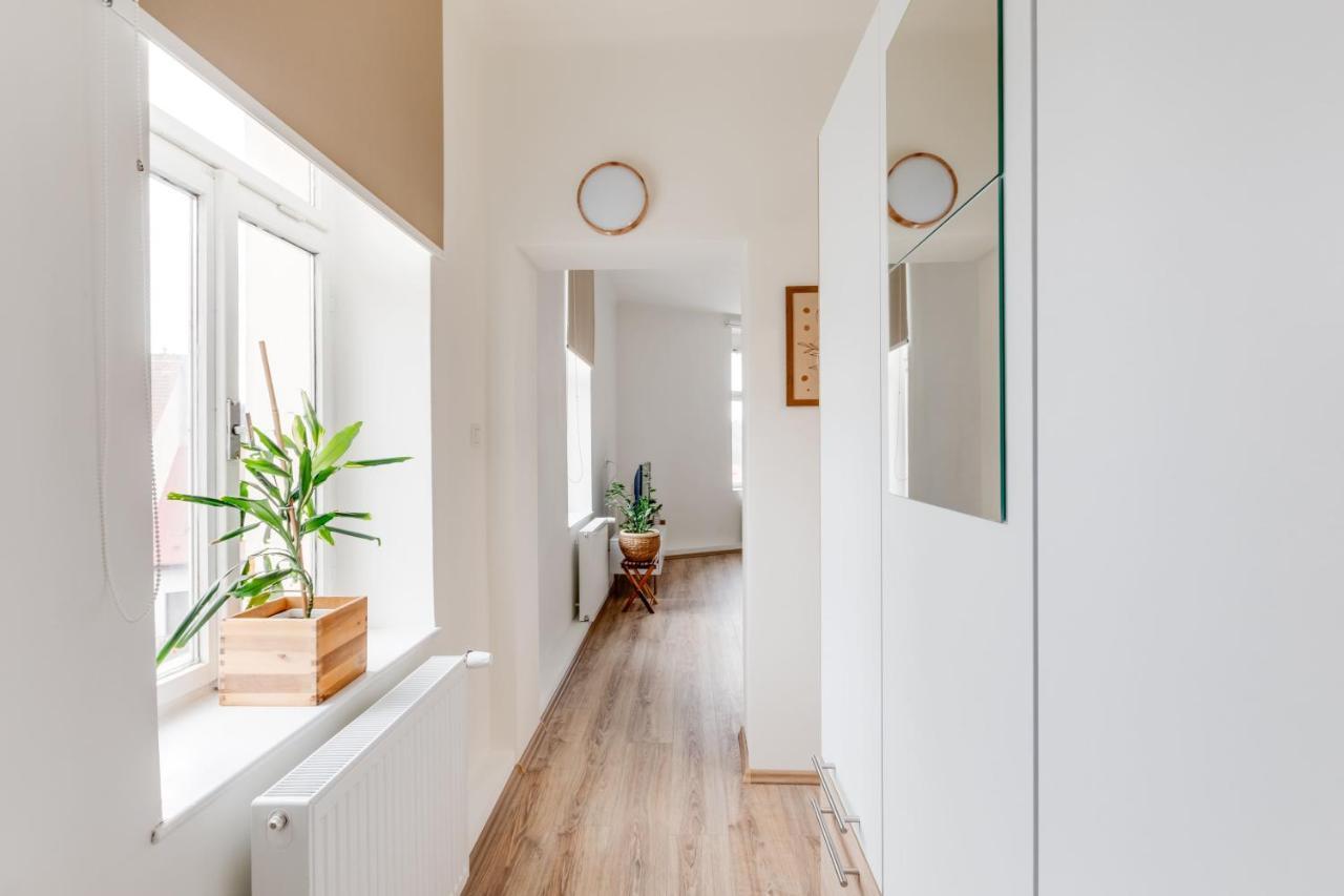 Modern, Bright And Spacious Apartment Прага Экстерьер фото