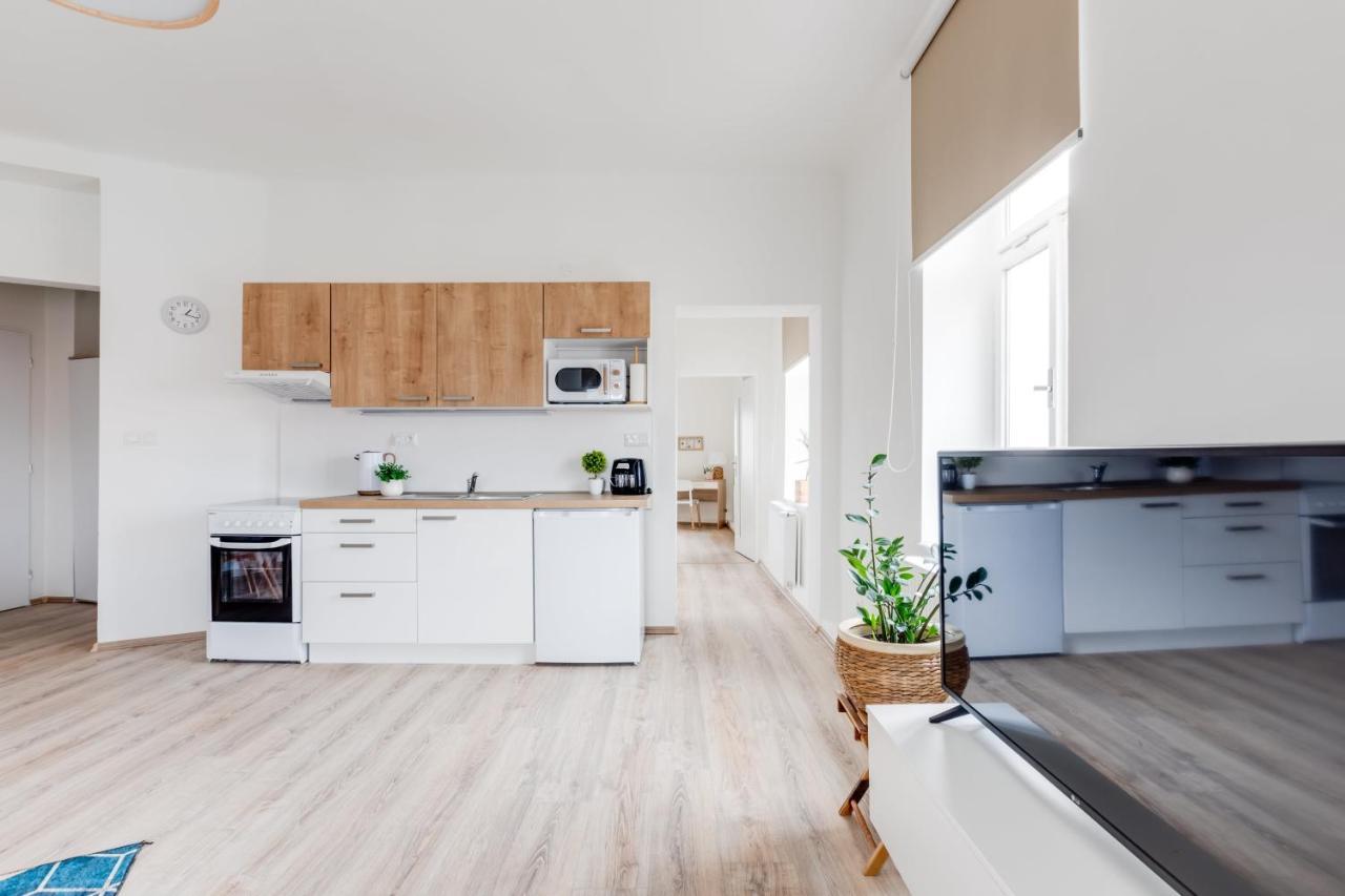 Modern, Bright And Spacious Apartment Прага Экстерьер фото