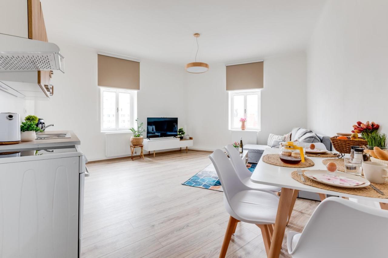 Modern, Bright And Spacious Apartment Прага Экстерьер фото