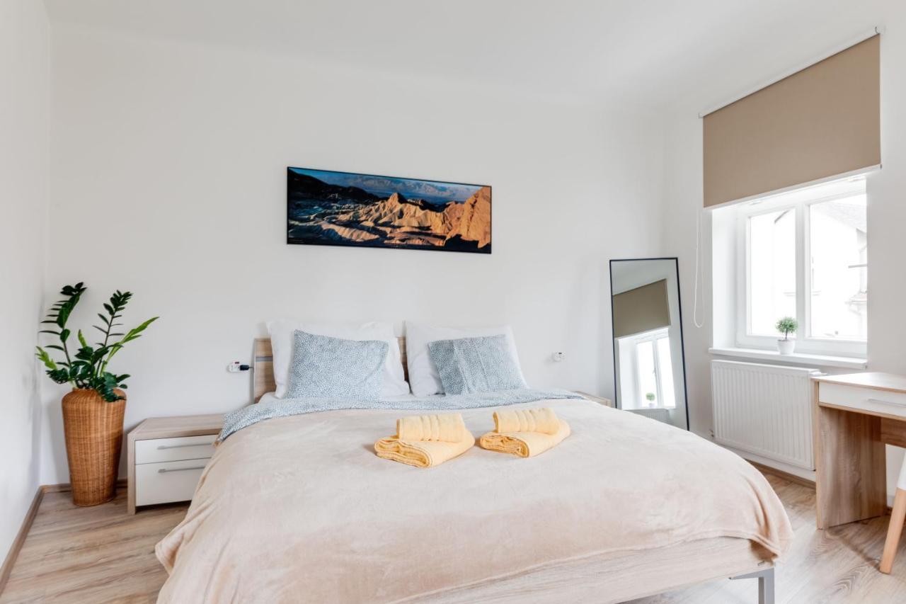 Modern, Bright And Spacious Apartment Прага Экстерьер фото