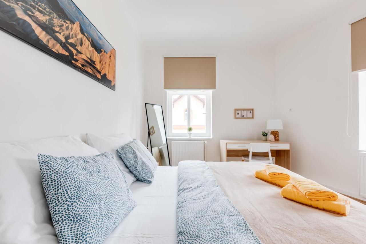 Modern, Bright And Spacious Apartment Прага Экстерьер фото