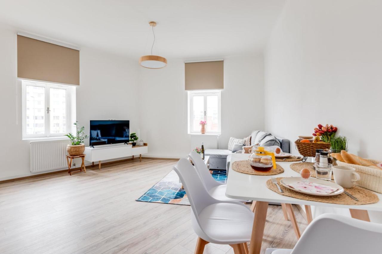 Modern, Bright And Spacious Apartment Прага Экстерьер фото