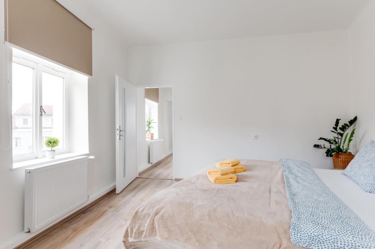 Modern, Bright And Spacious Apartment Прага Экстерьер фото