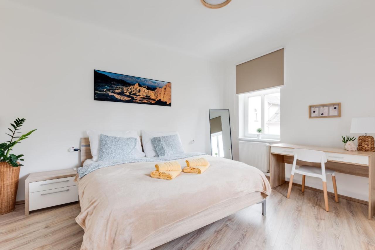 Modern, Bright And Spacious Apartment Прага Экстерьер фото